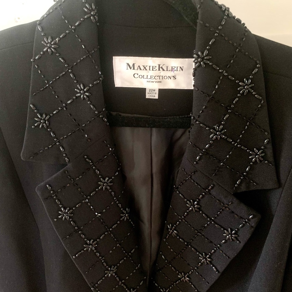 Gorgeous dressy beaded black blazer women’s plus